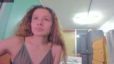 Snapshot of naugthtycurls chatting on February 3, 12:25 am Arantxa online show from February 3, 12:25 am