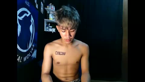 Snapshot of naugthyboyloy chatting on November 7, 7:52 am Loy online show from November 7, 7:52 am