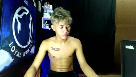 Snapshot of naugthyboyloy chatting on November 9, 10:46 am Loy online show from November 9, 10:46 am