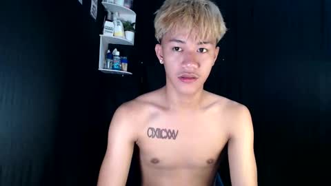 Snapshot of naugthyboyloy chatting on December 1, 2:38 am Loy online show from December 1, 2:38 am