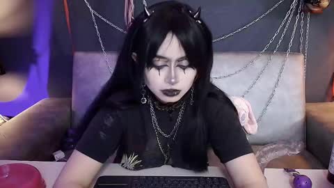 Snapshot of navier__ chatting on November 30, 1:59 pm Navier online show from November 30, 1:59 pm