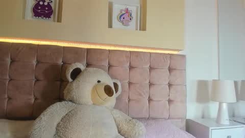 Snapshot of naya_velvet chatting on November 21, 9:35 pm NAYA VELVET online show from November 21, 9:35 pm