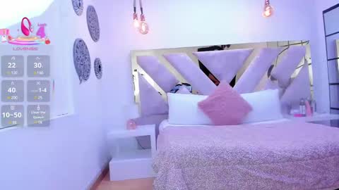 Snapshot of nayara_macherano chatting on March 6, 9:25 am nayara_macherano online show from March 6, 9:25 am
