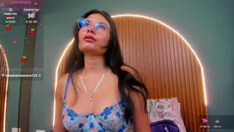 Snapshot of nayecloud chatting on November 1, 3:52 am Naye online show from November 1, 3:52 am