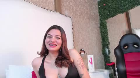 Mia  online show from October 9, 11:30 am