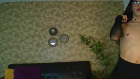 Snapshot of nayla_monroee chatting on December 3, 8:29 pm Nayla online show from December 3, 8:29 pm