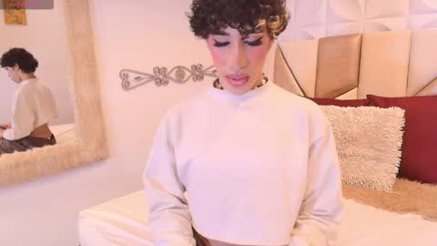 Nayla  online show from January 11, 1:38 pm