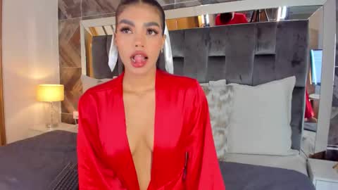    online show from November 4, 12:04 pm