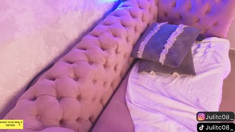 Snapshot of naylapot_ chatting on January 17, 1:35 pm Juli online show from January 17, 1:35 pm