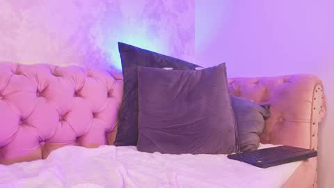 Snapshot of naylapot_ chatting on January 17, 4:36 pm Juli online show from January 17, 4:36 pm