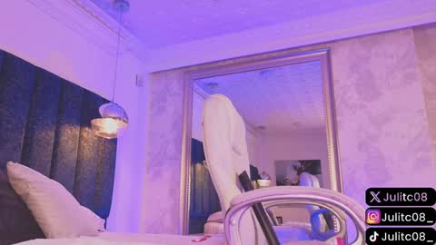 Snapshot of naylapot_ chatting on January 21, 2:26 pm Juli online show from January 21, 2:26 pm