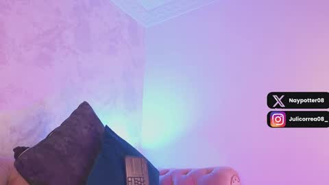 Snapshot of naylapot_ chatting on February 1, 3:07 pm Juli online show from February 1, 3:07 pm