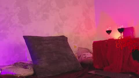 Snapshot of naylapot_ chatting on February 14, 2:23 pm Juli online show from February 14, 2:23 pm