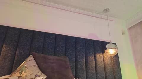 Snapshot of naylapot_ chatting on February 15, 2:11 pm Juli online show from February 15, 2:11 pm