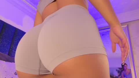 Snapshot of naylapot_ chatting on February 19, 12:11 pm Juli online show from February 19, 12:11 pm