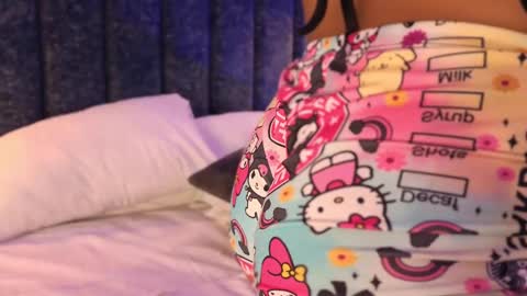 Snapshot of naylapot_ chatting on March 5, 2:56 pm Juli online show from March 5, 2:56 pm