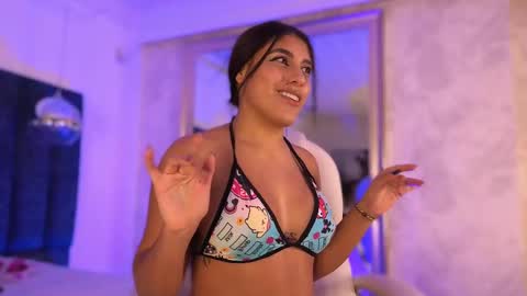 Snapshot of naylapot_ chatting on March 5, 6:01 pm Juli online show from March 5, 6:01 pm