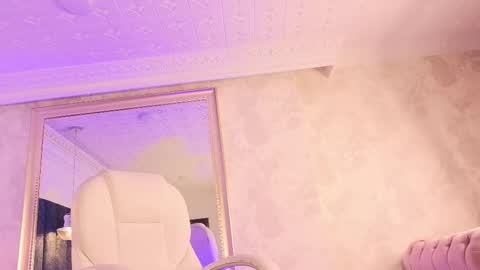 Snapshot of naylapot_ chatting on March 12, 2:23 pm Juli online show from March 12, 2:23 pm