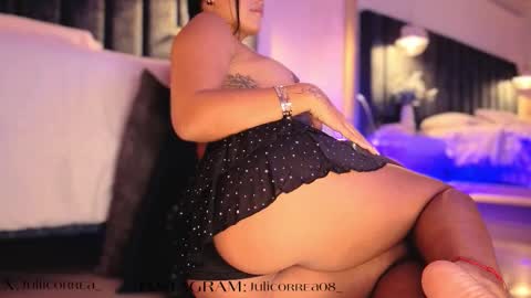 Snapshot of naylapot_ chatting on October 16, 11:00 am Juli online show from October 16, 11:00 am