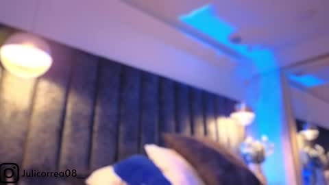 Snapshot of naylapot_ chatting on November 7, 11:32 am Juli online show from November 7, 11:32 am