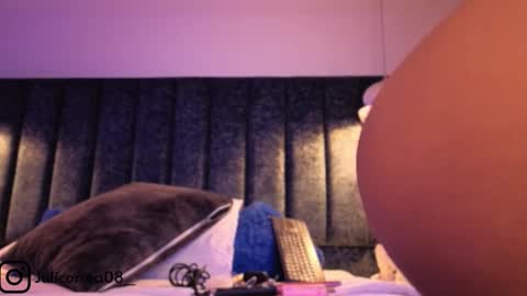 Snapshot of naylapot_ chatting on November 20, 11:21 am Juli online show from November 20, 11:21 am