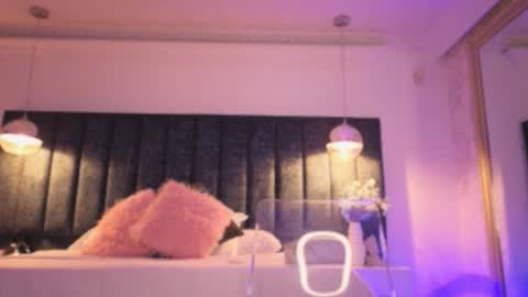 Snapshot of naylapot_ chatting on November 23, 11:32 am Juli online show from November 23, 11:32 am