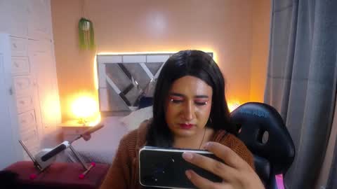 nayleah online show from March 11, 6:00 am