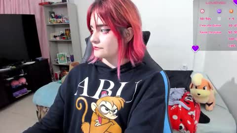 Snapshot of neeko_lol_ chatting on October 6, 12:08 am Geek Nicole im Neeko UwU online show from October 6, 12:08 am