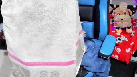 Snapshot of neeko_lol_ chatting on November 13, 3:55 pm Geek Nicole im Neeko UwU online show from November 13, 3:55 pm