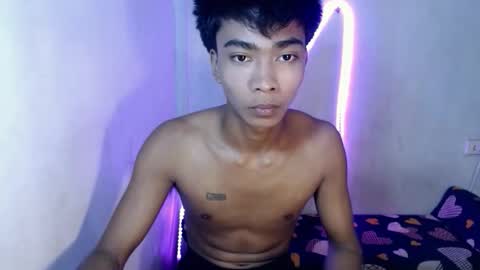 Snapshot of neil_asian69 chatting on November 21, 1:54 pm neil_asian69 online show from November 21, 1:54 pm