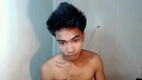 Snapshot of neil_asian69 chatting on November 27, 2:52 pm neil_asian69 online show from November 27, 2:52 pm