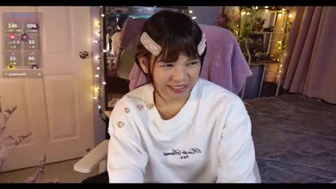 Snapshot of nekolicious143 chatting on December 4, 8:23 am Neko online show from December 4, 8:23 am