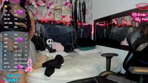 Snapshot of nekomisaki chatting on November 8, 11:43 am Miah online show from November 8, 11:43 am