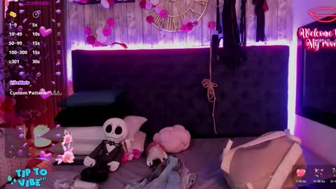 Snapshot of nekomisaki chatting on November 25, 11:21 am Miah online show from November 25, 11:21 am