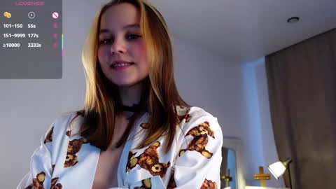 Snapshot of neldaaskins chatting on January 23, 7:54 am Lana online show from January 23, 7:54 am