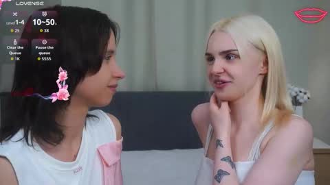 Snapshot of neldabestwick chatting on February 28, 8:32 pm Histori online show from February 28, 8:32 pm