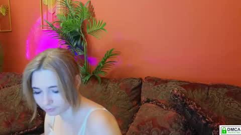 Snapshot of nellie_moans chatting on November 16, 1:28 pm Nellie online show from November 16, 1:28 pm