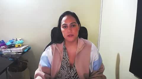 Snapshot of neny445 chatting on January 21, 1:00 pm kelly lopez online show from January 21, 1:00 pm