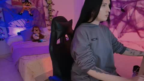neo_sarah online show from October 6, 12:08 am