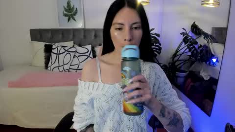 Sarah  online show from November 12, 2:45 am