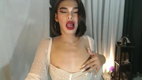 neomi online show from January 12, 4:01 pm