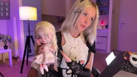 maeve  online show from September 10, 8:53 pm