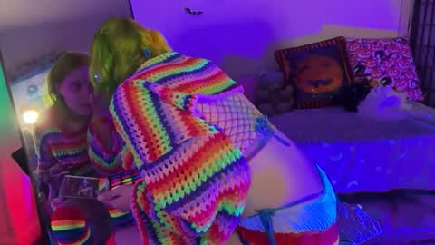 Snapshot of neonslug chatting on December 18, 8:37 pm neonslug online show from December 18, 8:37 pm