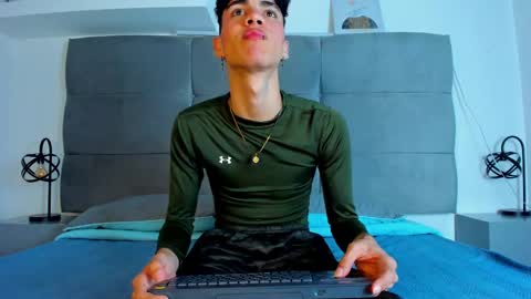 Snapshot of neoraptis chatting on February 13, 8:13 pm NeoRaptis jhonatan online show from February 13, 8:13 pm