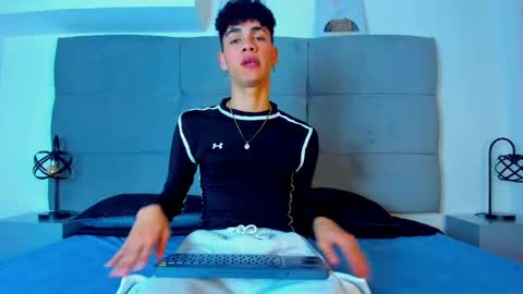 Snapshot of neoraptis chatting on February 18, 8:36 pm NeoRaptis jhonatan online show from February 18, 8:36 pm