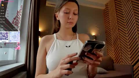 Snapshot of nerenuu_ chatting on September 25, 11:03 am Nessa online show from September 25, 11:03 am