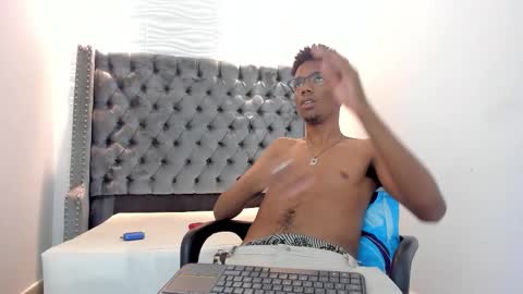 Snapshot of nero_reyd chatting on September 22, 7:27 pm Nero online show from September 22, 7:27 pm