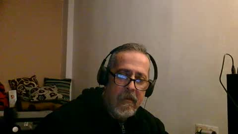 Snapshot of neron401 chatting on December 17, 5:24 am neron401 online show from December 17, 5:24 am