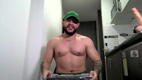 Snapshot of neron_xxl chatting on November 26, 12:11 am neron XXL online show from November 26, 12:11 am