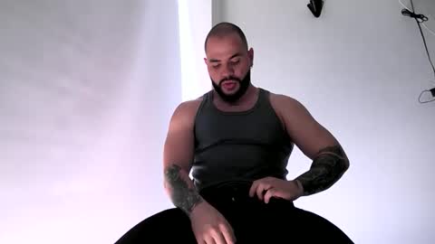 Snapshot of neron_xxl chatting on December 1, 1:38 pm neron XXL online show from December 1, 1:38 pm